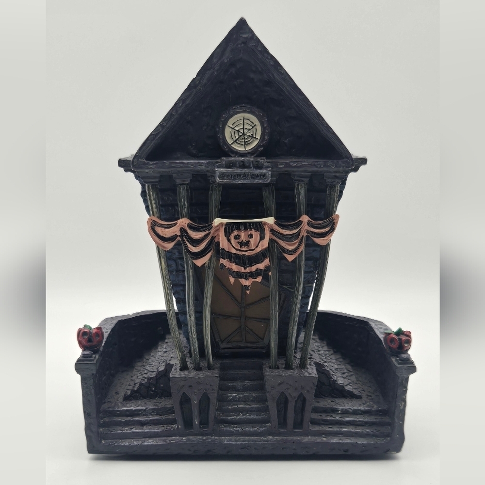 Hawthorne Village Town Hall Nightmare Before Christmas Pre- owned - Light House